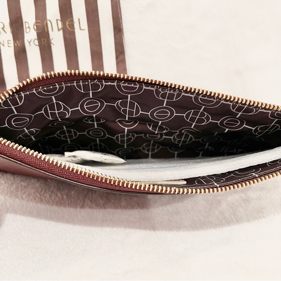 Henri Bendel Burgundy Wristlet/Travel Pouch With Dust Bag & Card NWT - Picture 3 of 5